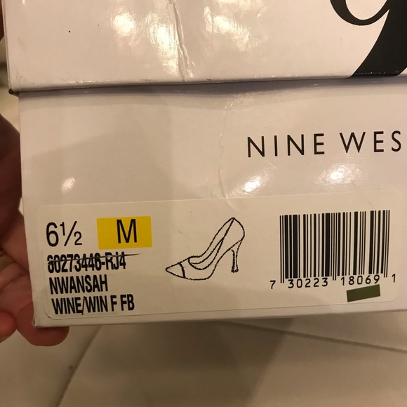 NEW Nine West Velvet Shoes - Picture 9 of 9